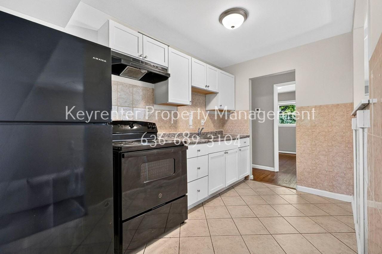 10617 Dunkeld Cir - Photo 3 of 25