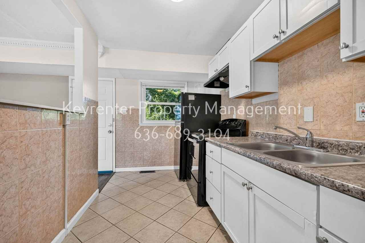 10617 Dunkeld Cir - Photo 5 of 25