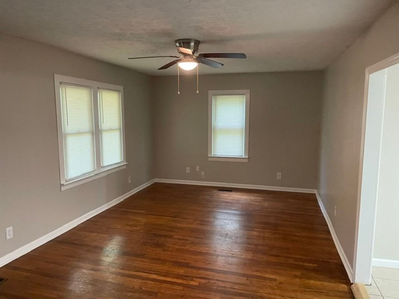 147 Mallory Dr - Photo 2 of 11