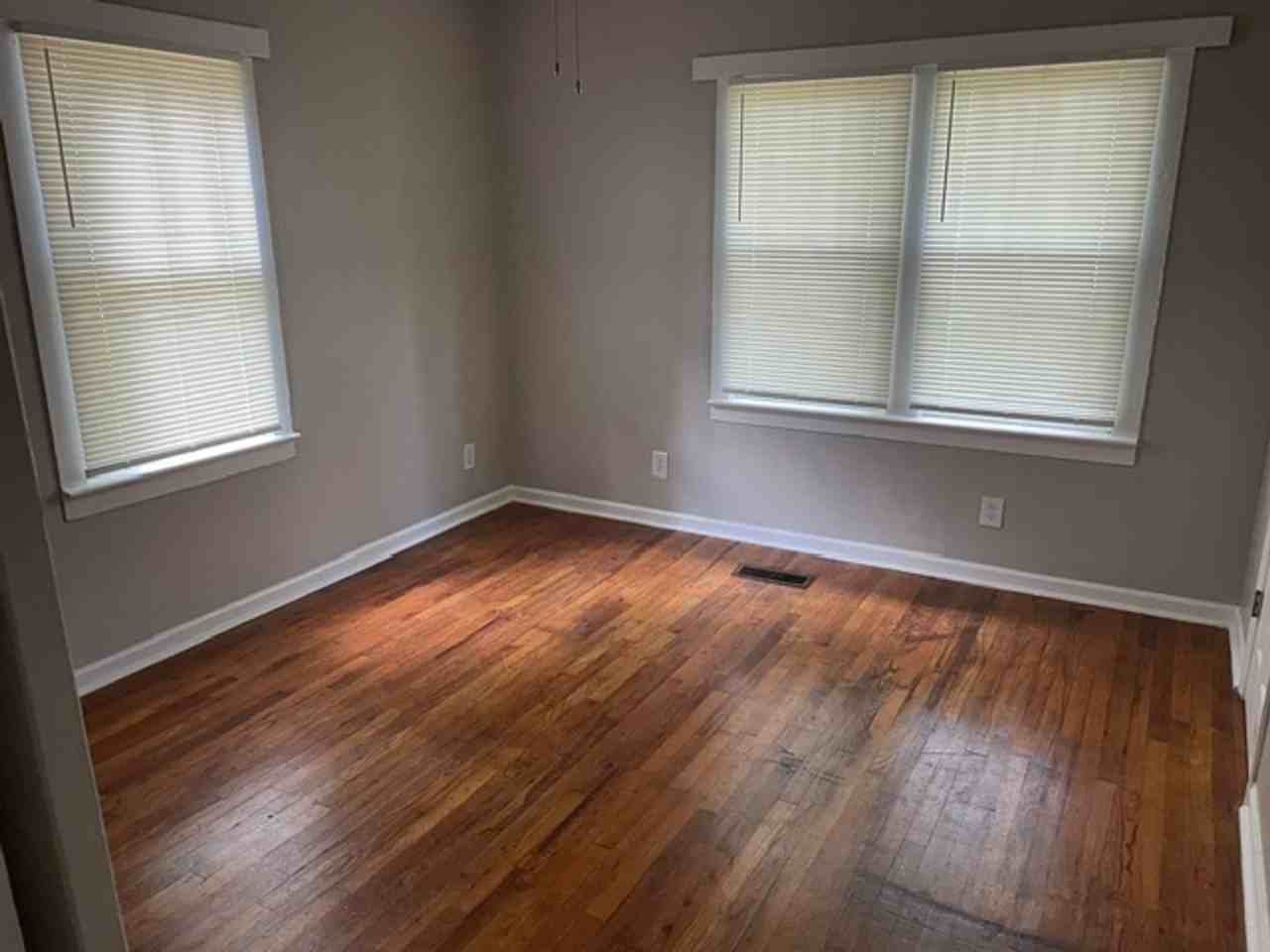 147 Mallory Dr - Photo 4 of 11
