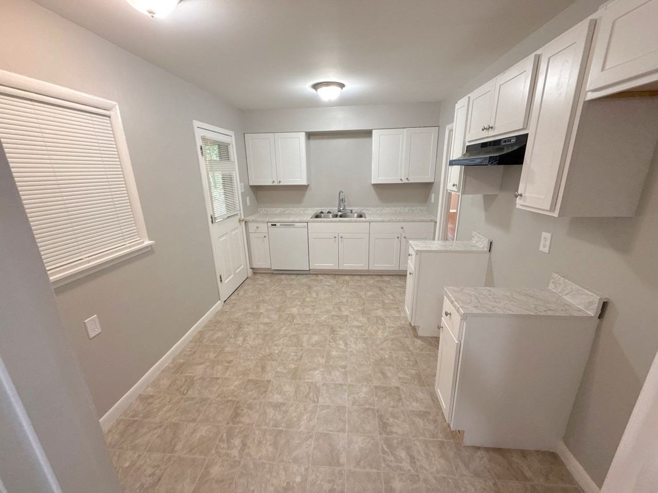 1711 Myrna Ln - Photo 2 of 15