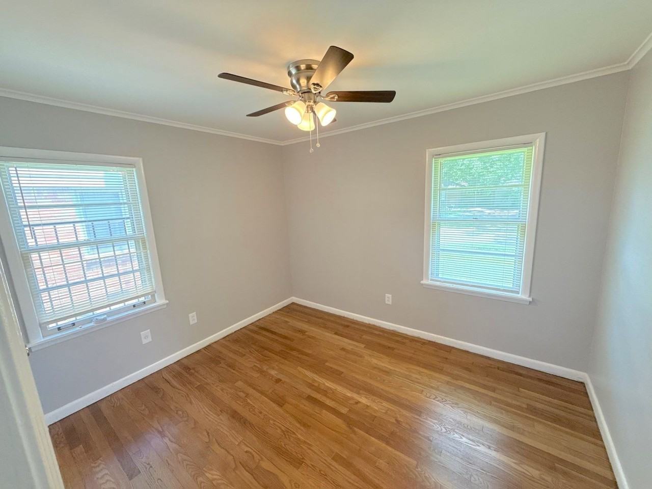 1711 Myrna Ln - Photo 3 of 15