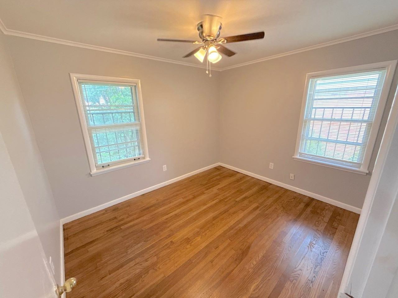 1711 Myrna Ln - Photo 4 of 15