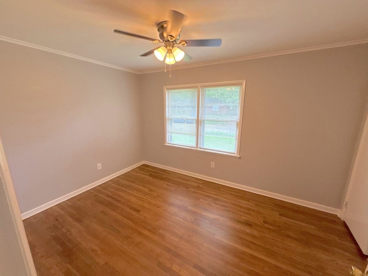 1711 Myrna Ln - Photo 5 of 15
