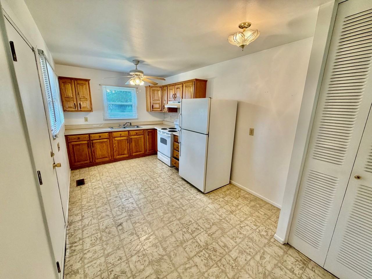1240 Dogwood Ln - Photo 2 of 9
