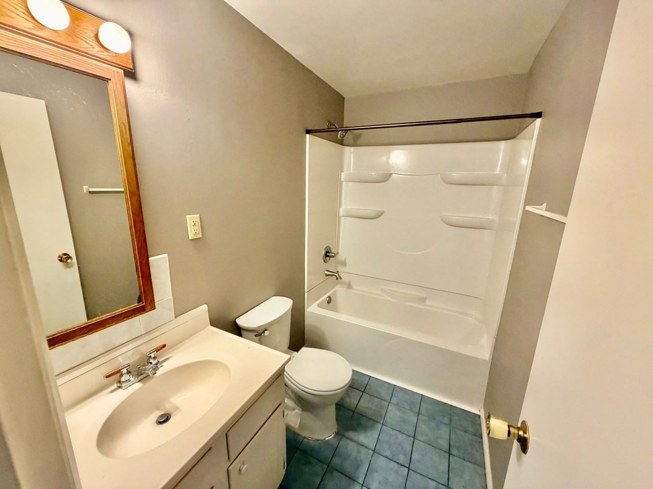 1240 Dogwood Ln - Photo 4 of 9