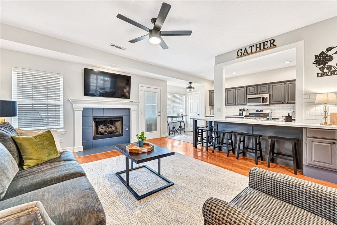 701 Sw Maidstone Ave - Photo 3 of 32