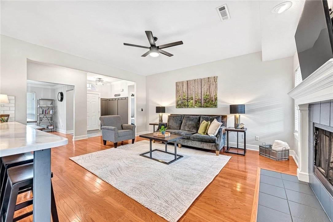 701 Sw Maidstone Ave - Photo 4 of 32