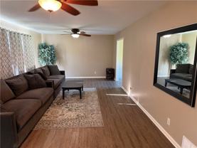 324 S Buchanan Ave - Photo 1 of 1
