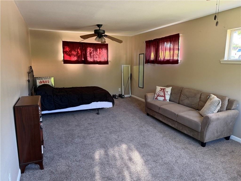 324 S Buchanan Ave - Photo 4 of 12