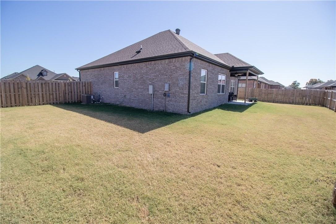 1137 Laux Ln - Photo 3 of 24