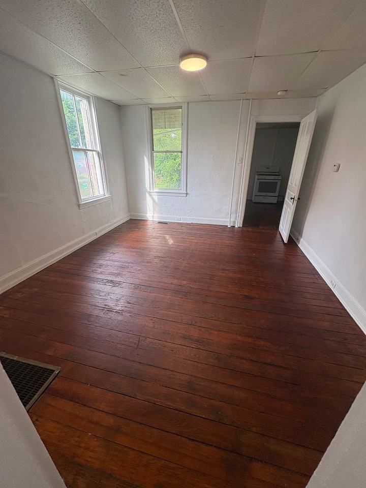 518 N Pershing Ave #1 - Photo 4 of 8