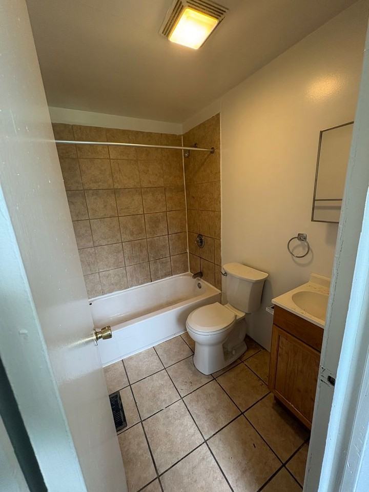 518 N Pershing Ave #1 - Photo 7 of 8