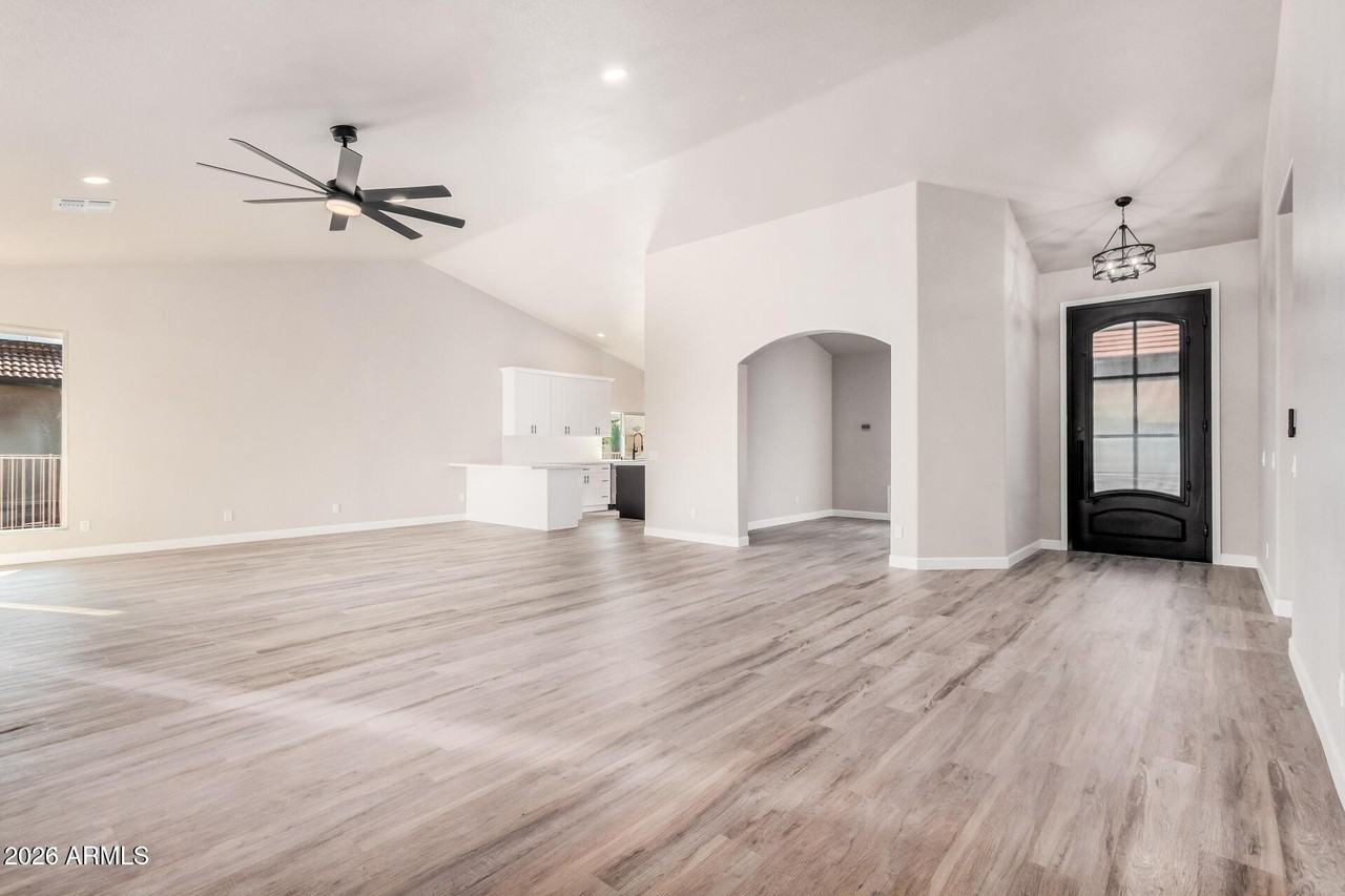 9310 E Crystal Dr - Photo 5 of 41