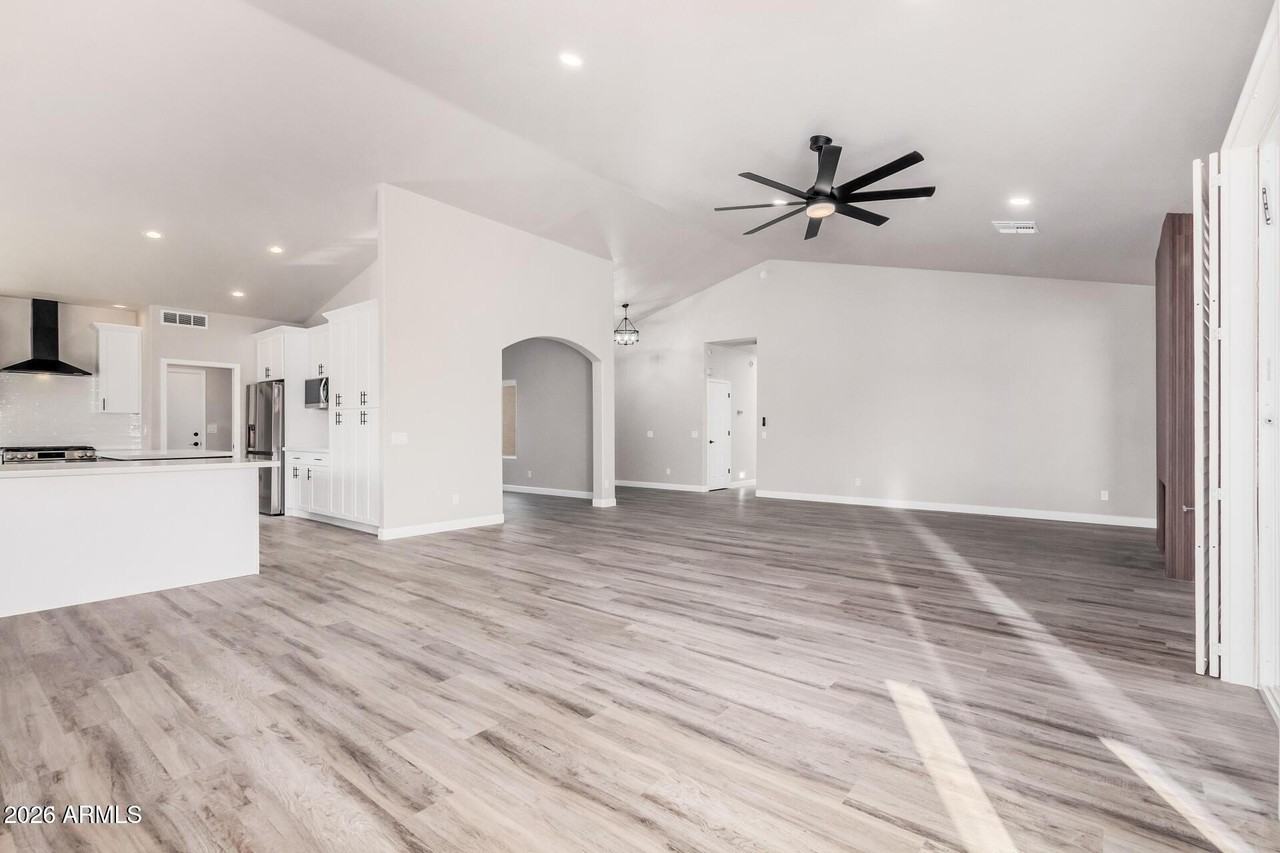 9310 E Crystal Dr - Photo 6 of 41