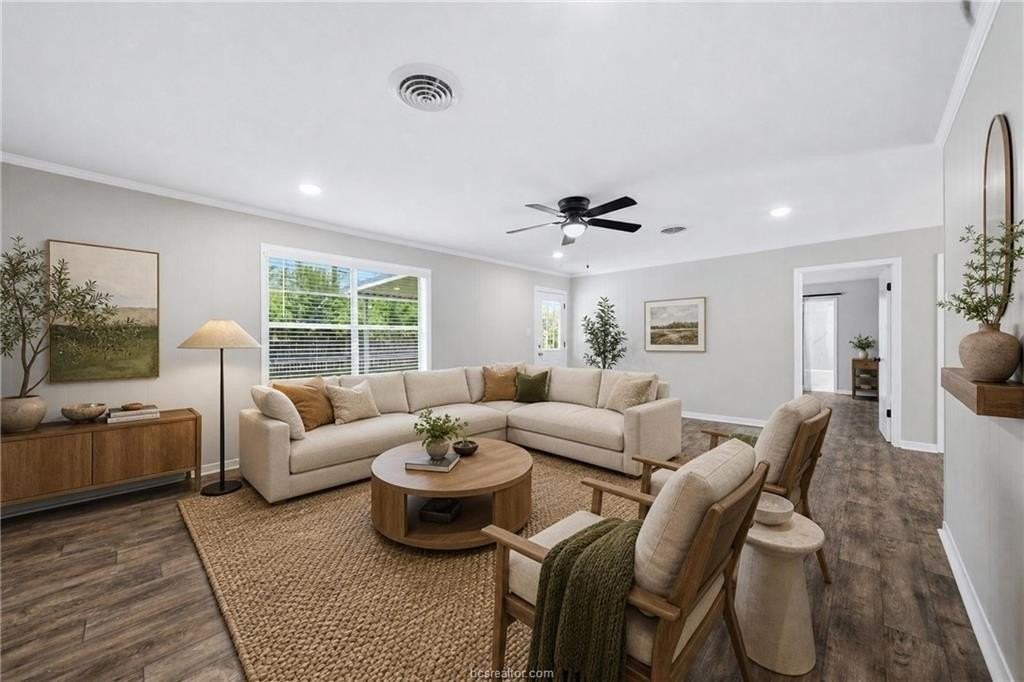 2304 Devonshire St - Photo 6 of 35