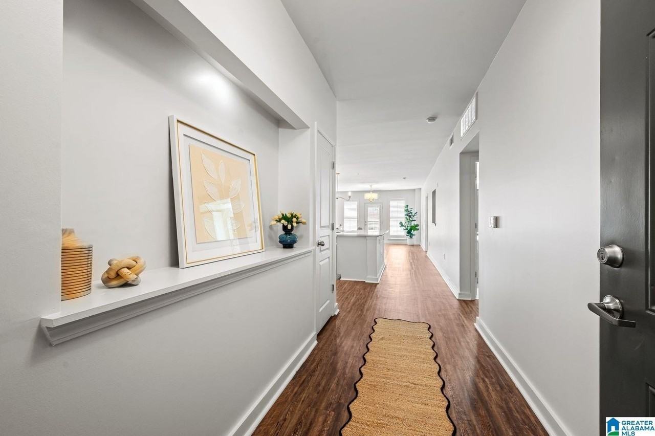 401 20th Street Ensley #302 - Photo 3 of 25