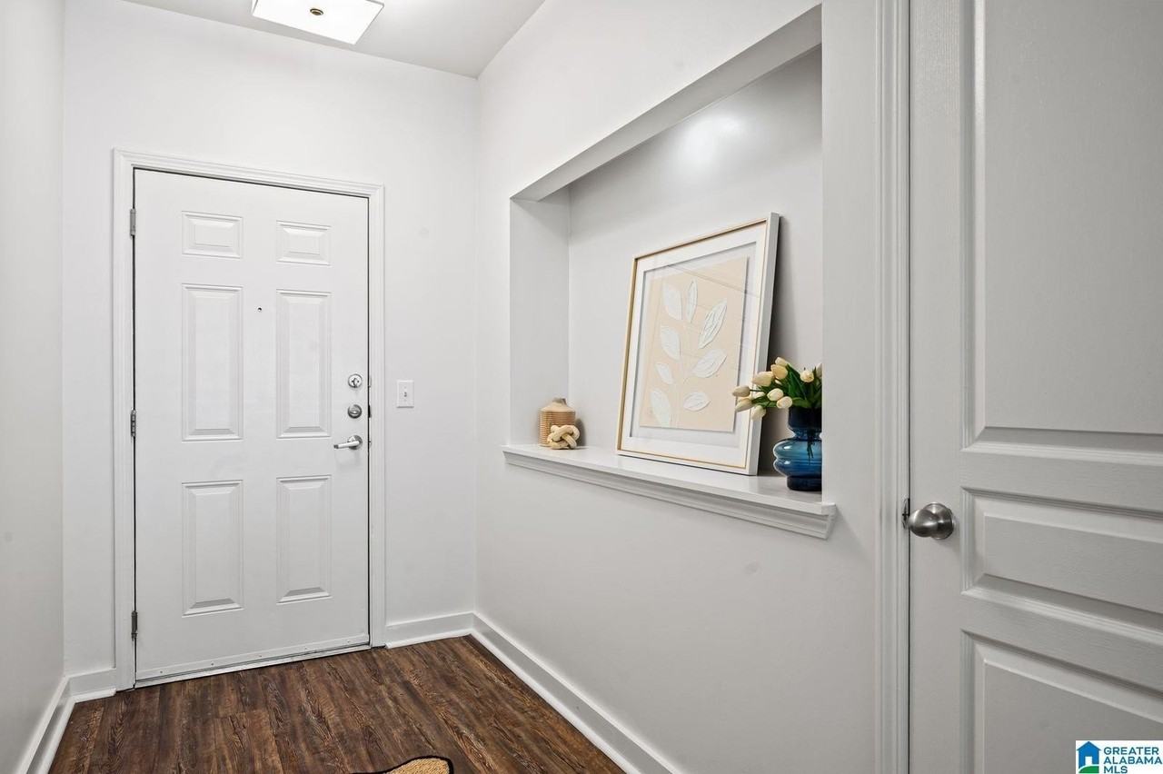401 20th Street Ensley #302 - Photo 4 of 25