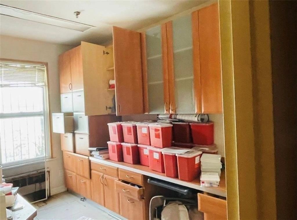 7206 Bay Pkwy - Photo 4 of 8