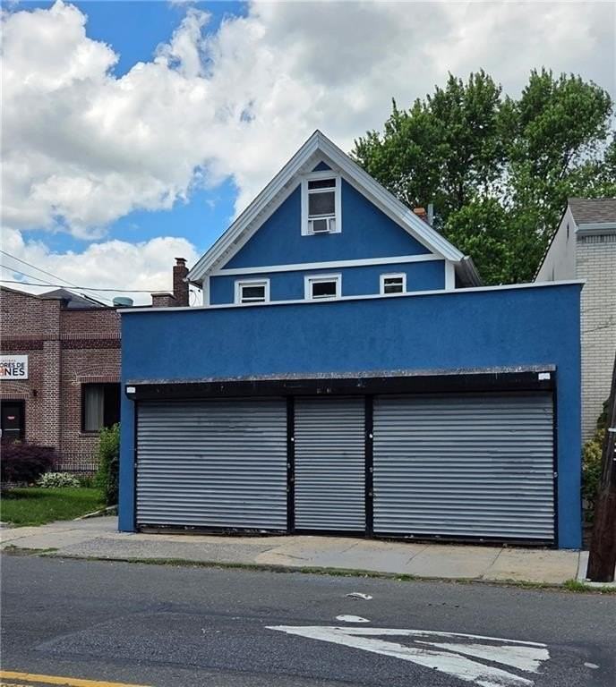 943 Castleton Ave - Photo 3 of 5