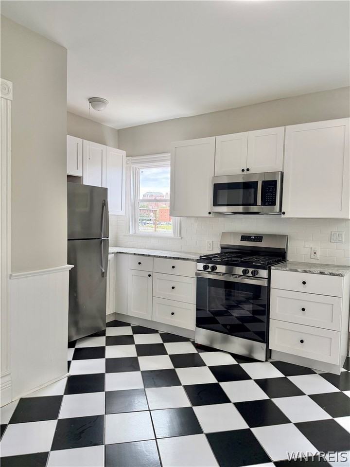 64 Trinity Pl - Photo 6 of 14
