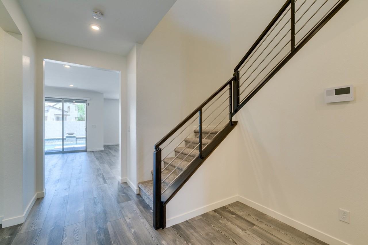 6915 Fordham Creek St - Photo 6 of 50