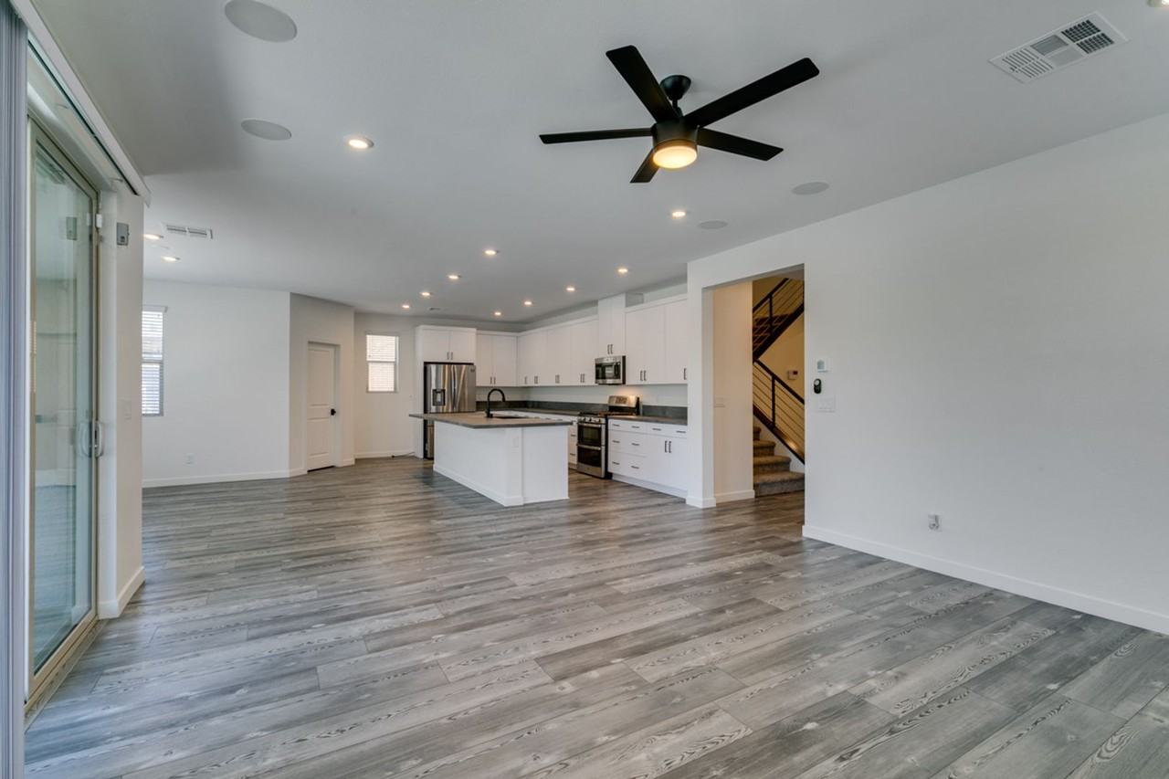 6915 Fordham Creek St - Photo 3 of 50