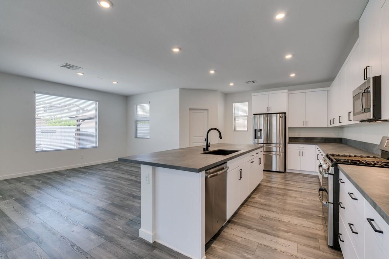 6915 Fordham Creek St - Photo 2 of 50