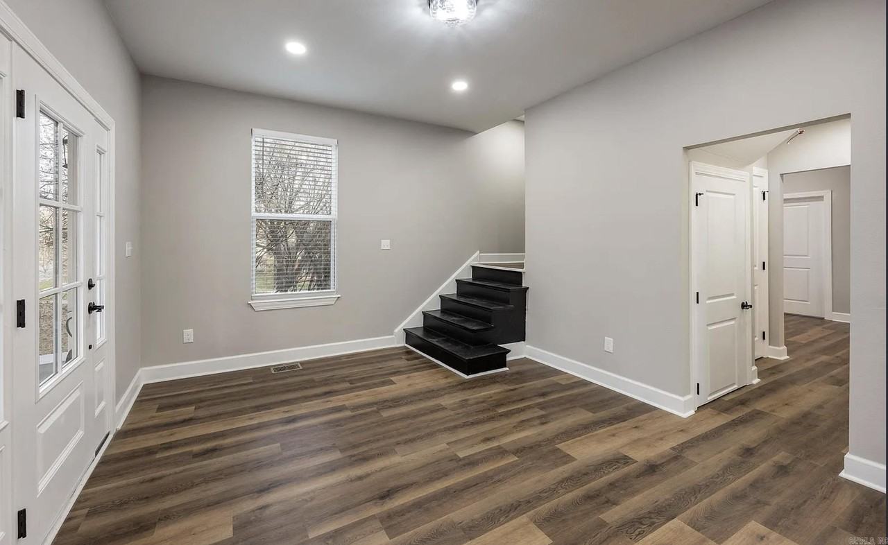 1105 W 24th St - Photo 4 of 20