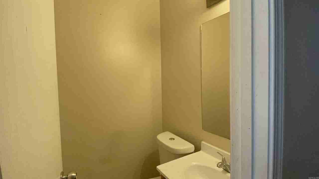 304 Helen Ave E - Photo 5 of 16