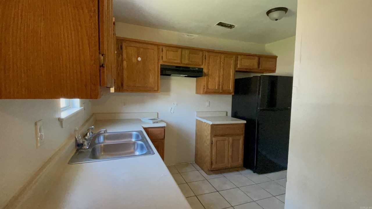 304 Helen Ave E - Photo 6 of 16