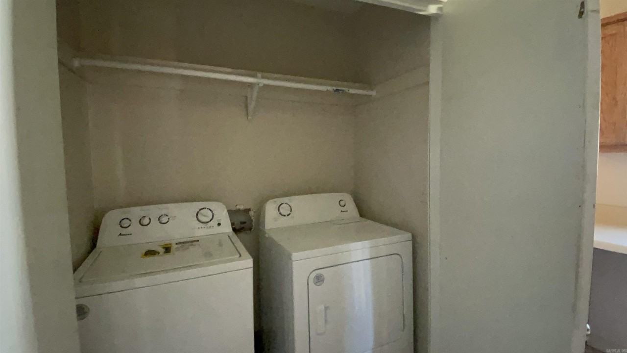 304 Helen Ave E - Photo 7 of 16