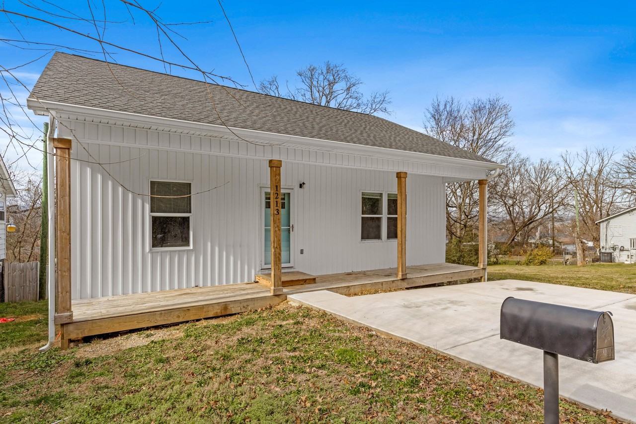 1213 N Chamberlain Ave - Photo 2 of 20
