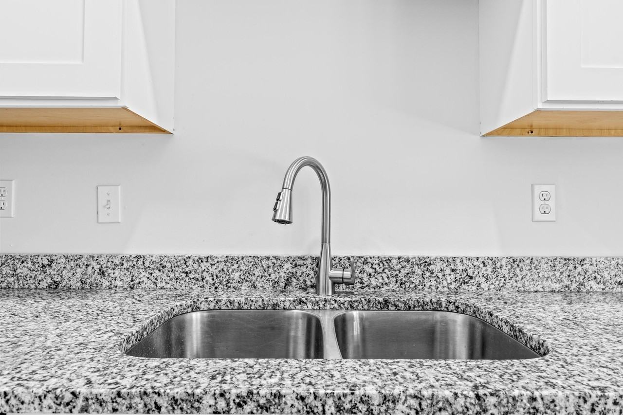 1213 N Chamberlain Ave - Photo 5 of 20
