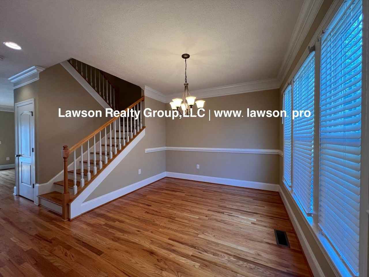 3800 Greenway Dr - Photo 4 of 42