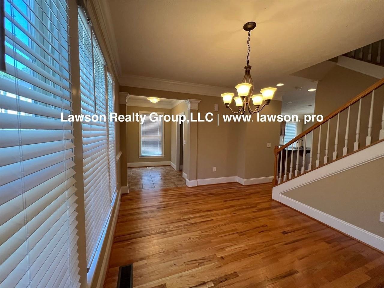 3800 Greenway Dr - Photo 5 of 42