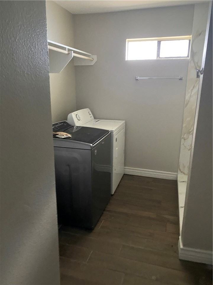 721 Elesa St - Photo 5 of 9