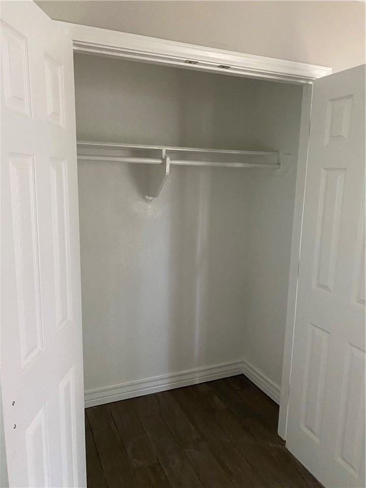 721 Elesa St - Photo 7 of 9