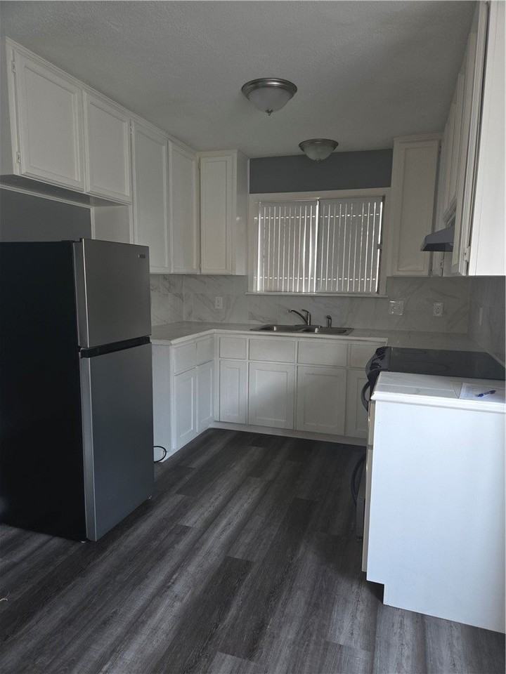 2306 Vialoux Dr - Photo 2 of 10