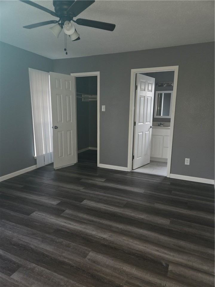 2306 Vialoux Dr - Photo 5 of 10