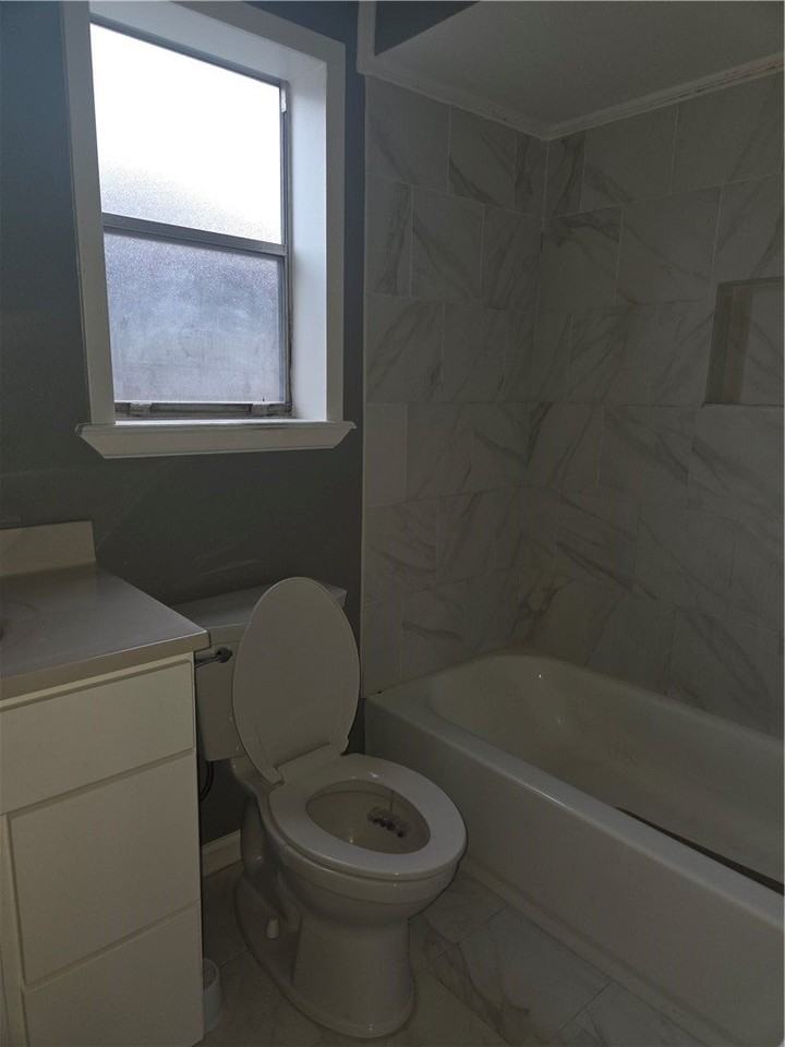2306 Vialoux Dr - Photo 6 of 10