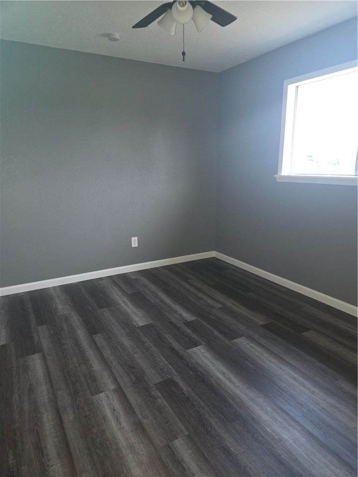 2306 Vialoux Dr - Photo 7 of 10
