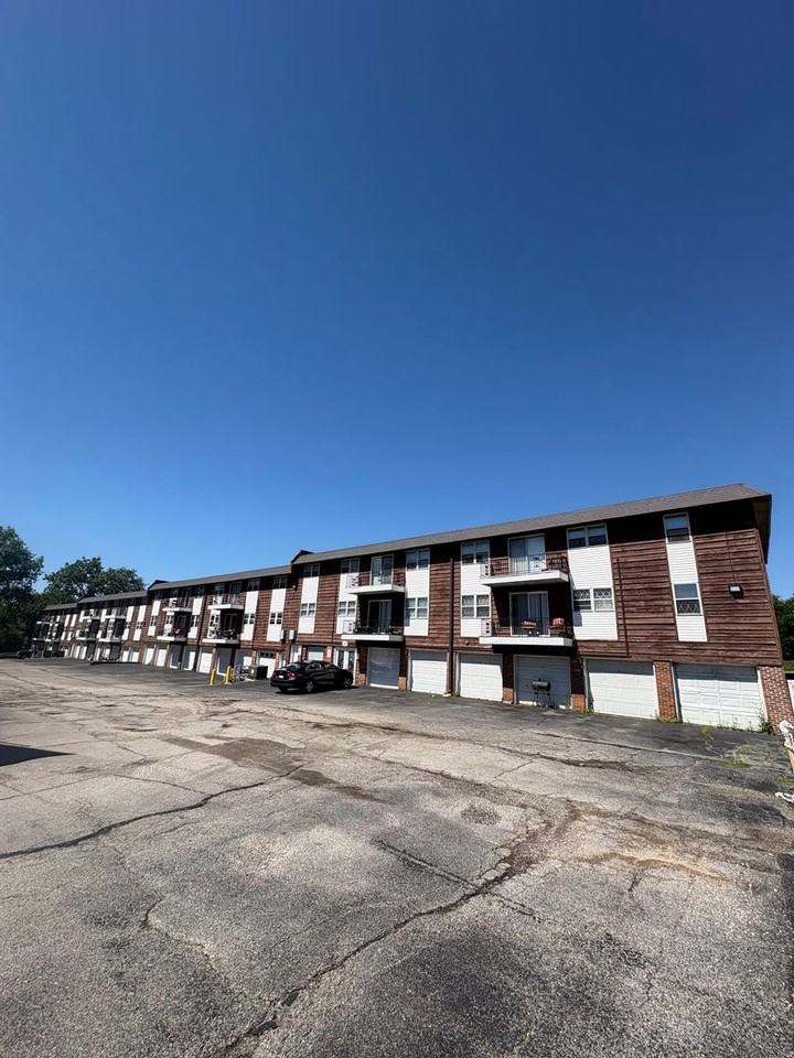 Peoria Place Apartments - Photo 7 of 16