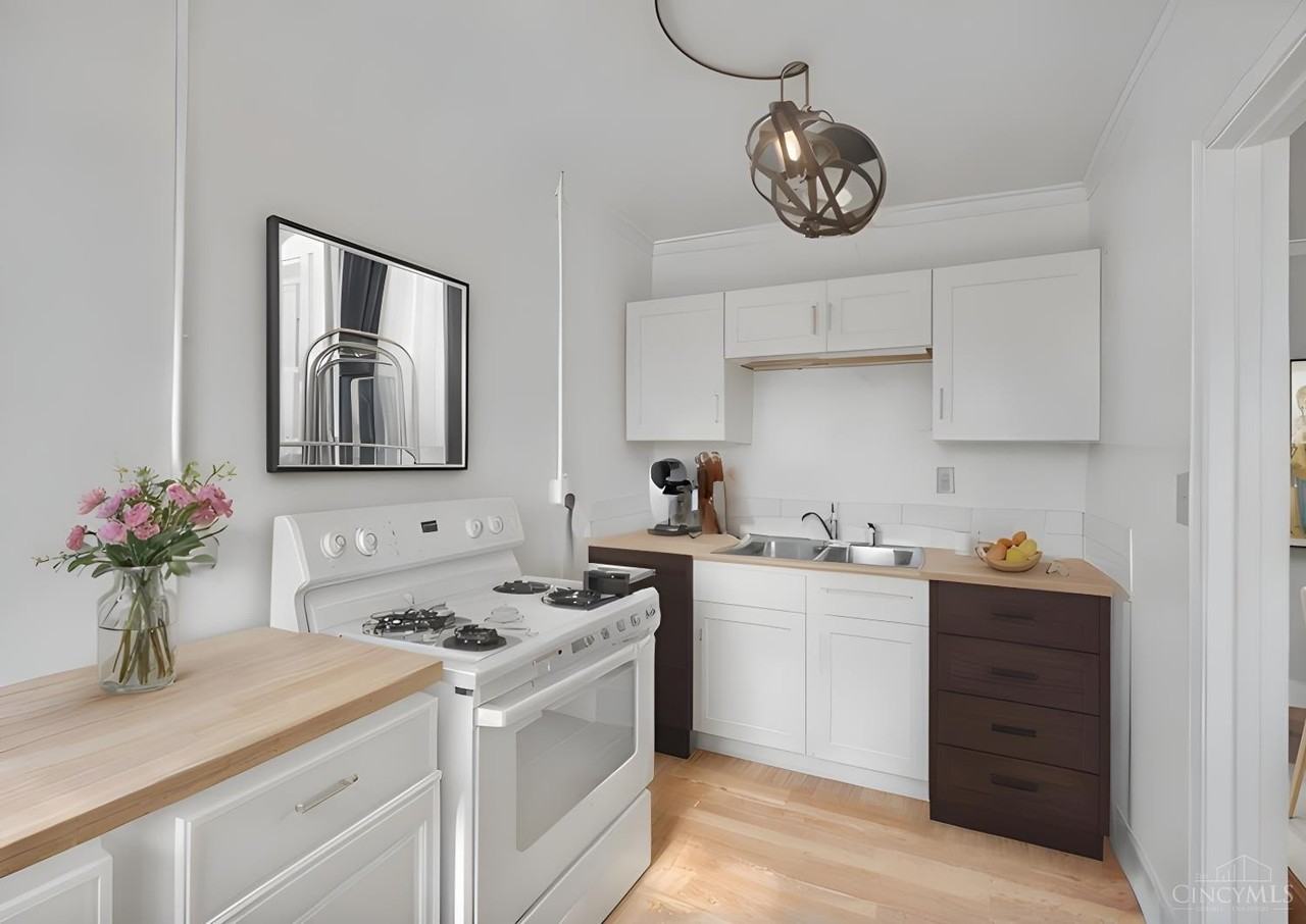 825 William Howard Taft Rd #3 - Photo 3 of 5