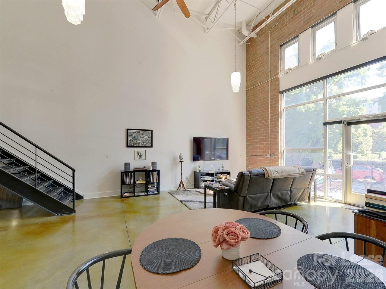 909 Westmere Ave - Photo 4 of 46
