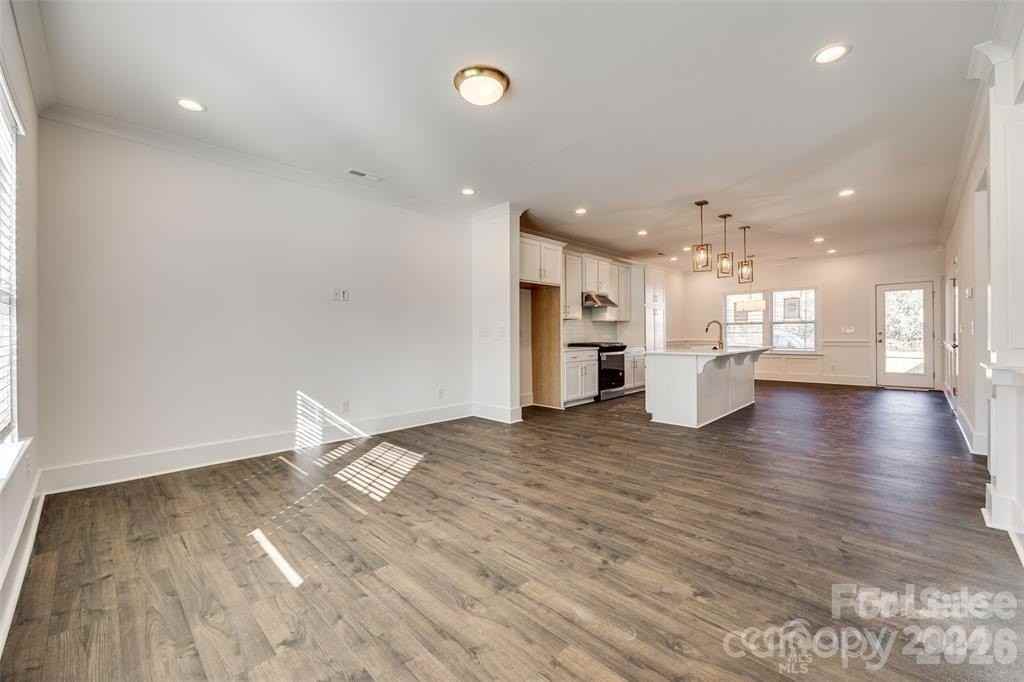 1237 Eastway Dr - Photo 3 of 43
