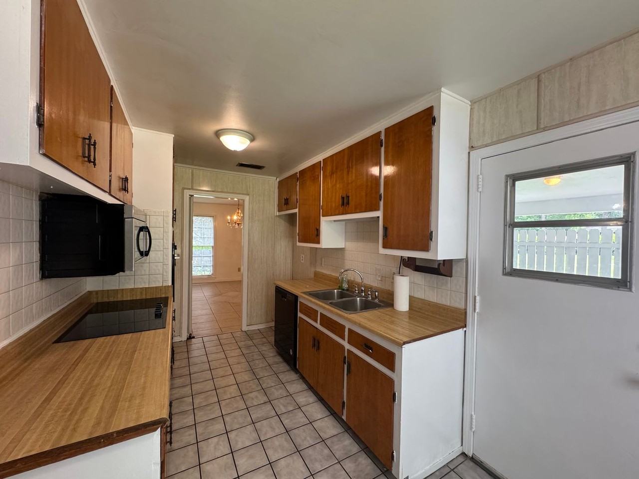 1054 Gallen Ct - Photo 2 of 32