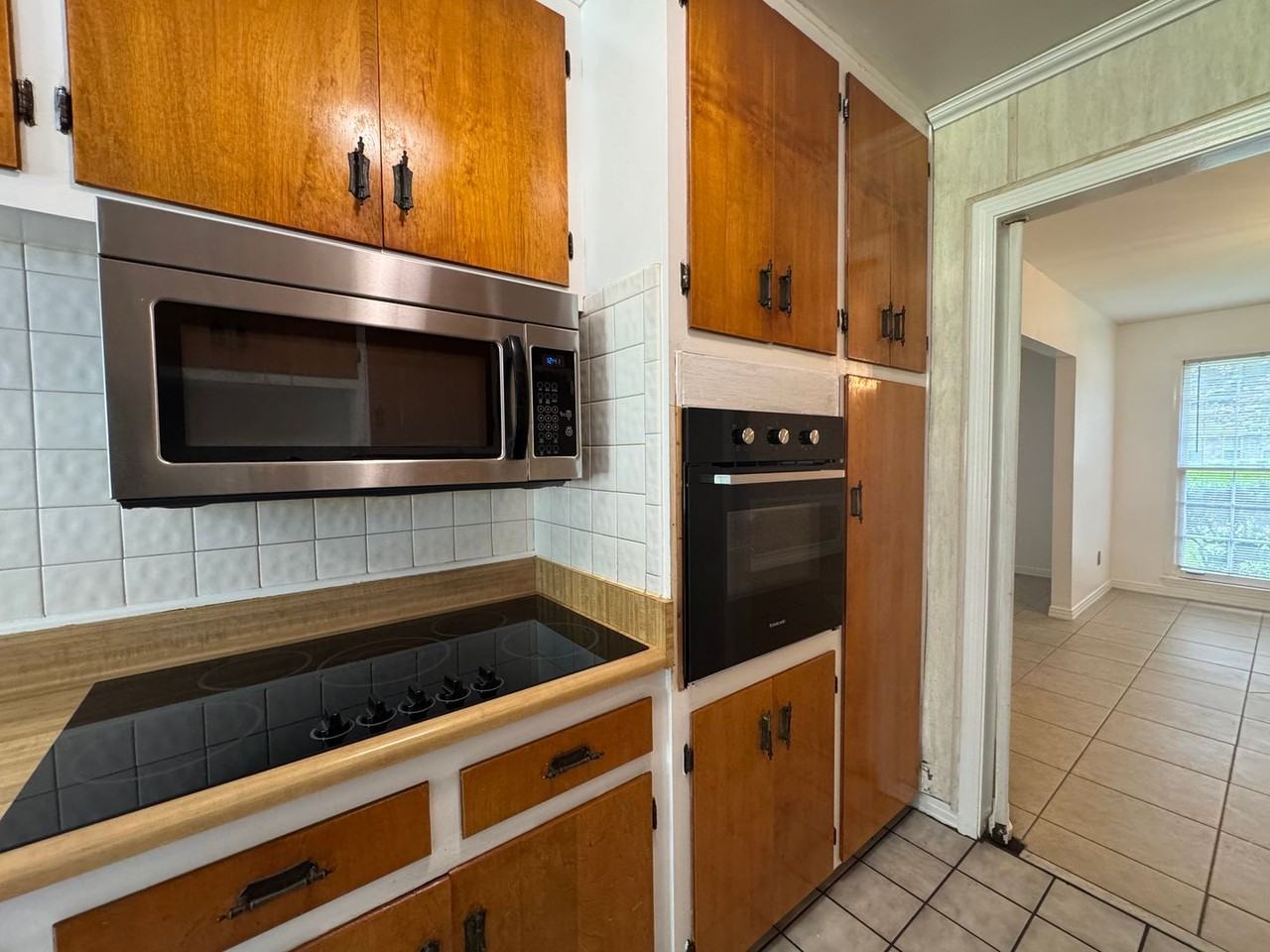 1054 Gallen Ct - Photo 3 of 32