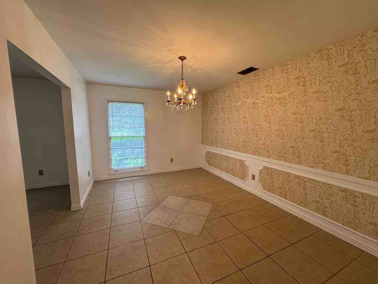 1054 Gallen Ct - Photo 4 of 32