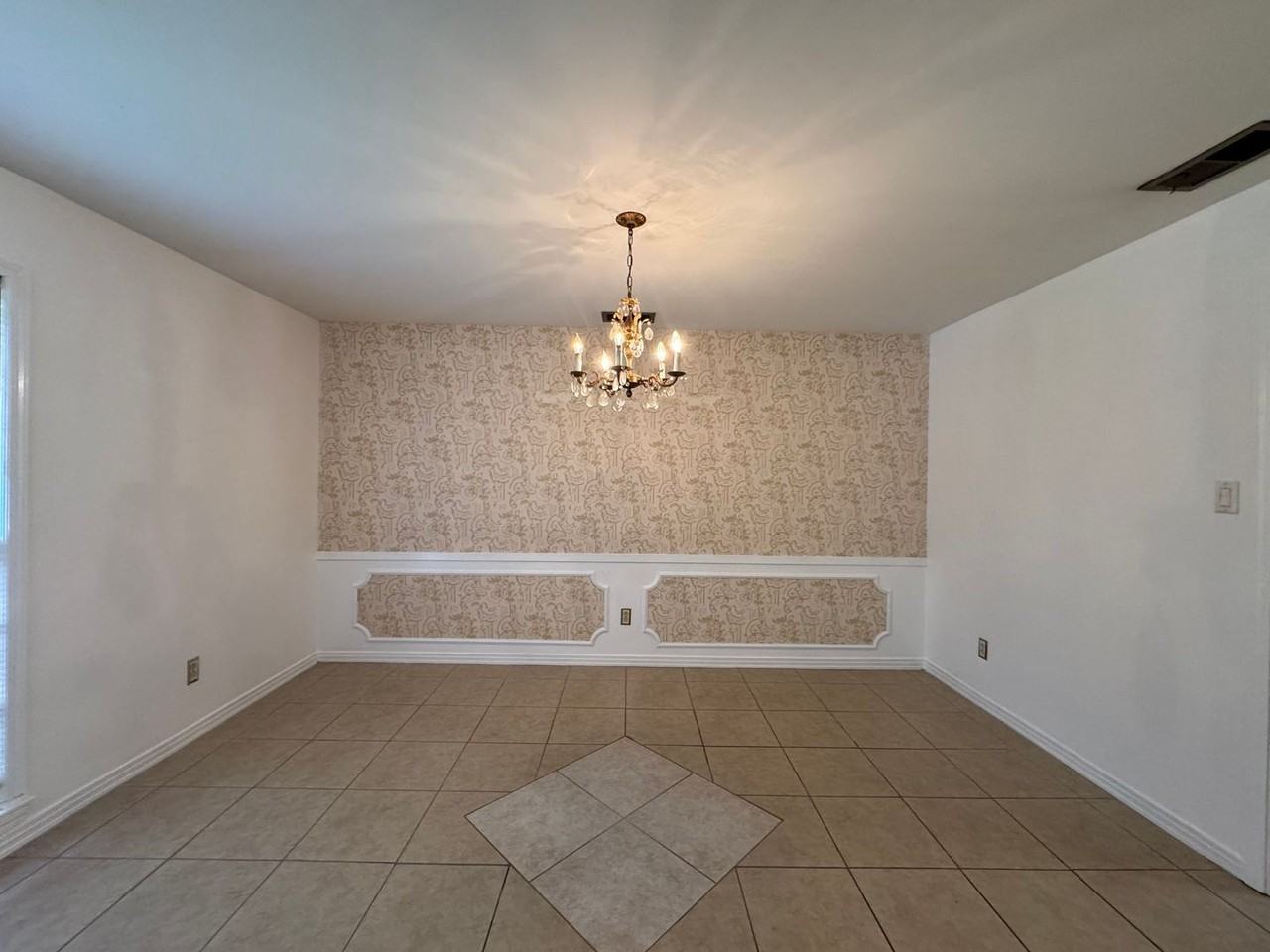 1054 Gallen Ct - Photo 5 of 32